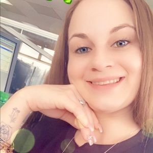 Meet your Posher, Hilary